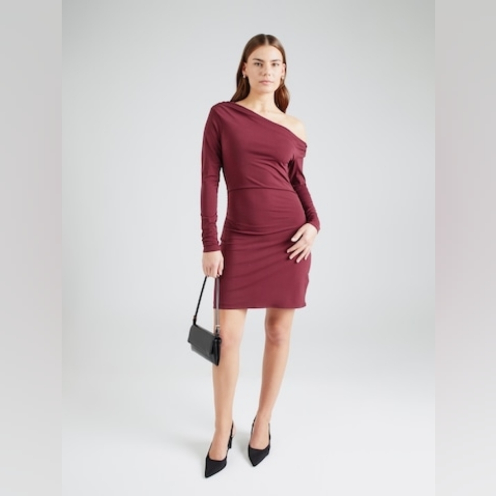 Elegant Burgundy Long Sleeve Dress